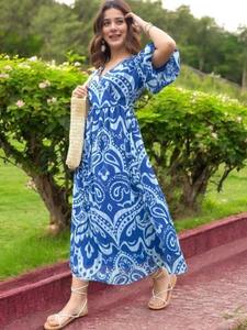 Diseñador de mujeres Heavy Rayon Summer Festival Kurtis Set Trabajo de impresión de cuatro lados para niñas - Product Image 3