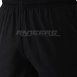 Short noir et blanc dernier Style Streetwear tissu à séchage rapide Durable confortable vêtements de sport personnalisé OEM élégant hommes Shorts - Product Image 6