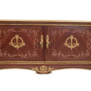 Mueble de TV Clásico de Madera de Lujo con Detalles Hechos a Mano - Product Image 6