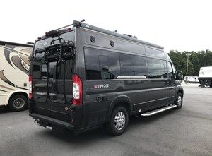 Autocaravana de Lujo ENTEGRA ETHOS 20A 2023 Usada para Acampar, para Vehículo, Número OEM. Autocaravana Euro 5 Emisiones 4-6 Pasajeros - Product Image 2