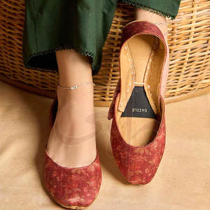 Khussa para Mujer Hechos a Medida en Grandes Cantidades, Alta Calidad, Tendencia de Moda, Estampados, Antideslizantes, Servicio OEM, Último Estilo - Product Image 3