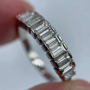 Bague de fiançailles demi-éternité en diamant de laboratoire taille baguette sertie clos, 1,2 carat total, or blanc, romantique, pour fête et mariage - Product Image 2