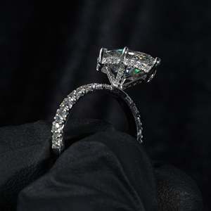 Bague en diamant cultivé en laboratoire de 2,01 carats, certifiée IGI, coupe pavé classique et marquise, bijoux élégants et intemporels - Product Image 4