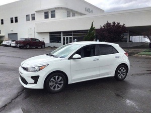 Kia Rio Sport Sedán 2021 con Asientos de Cuero, Luces LED y Transmisión Automática - Product Image 2