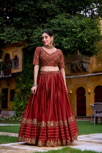 Designer élégant Lehenga Choli avec paillettes et broderie de fil parfait pour les mariages et occasions spéciales - Product Image 3