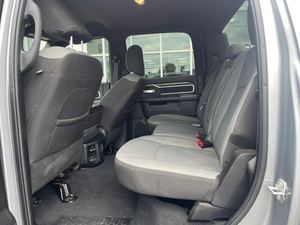 รถ RAM 2500 Big Horn Crew Cab 4WD ปี 2024 สภาพดี พร้อมล้อโครเมียม เบาะผ้า ระบบนำทาง สตาร์ทจากระยะไกล หลังคาซันรูฟ - Product Image 6