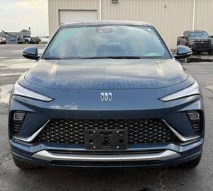 Último Modelo 2024, Buick Envista Avenir SUV FWD Azul, Usado, Volante a la Izquierda, Llantas de Aleación R17, Asientos de Cuero, Navegación Automática, Euro VI - Product Image 1