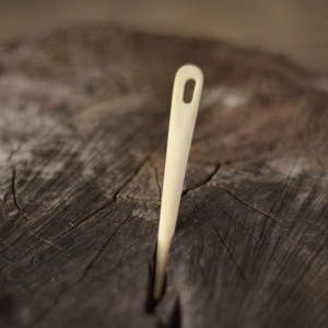 Aiguille à broder en corne de buffle, écologique, faite à la main, pointe aiguë, pour laine et fil, accessoire de couture durable pour le tufting et la couture - Product Image 1