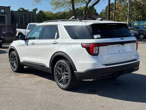 ฟอร์ด เอ็กซ์พลอเรอร์ ST สีขาว ปี 2025 รถ SUV 7 ที่นั่ง ภายในตกแต่งด้วยหนัง ไฟหน้า LED หลังคาพาโนรามา เกียร์อัตโนมัติ - Product Image 4