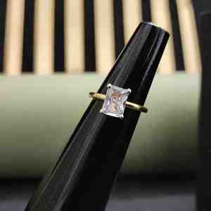 Anillos de Moda de Acero Inoxidable con Diseño Único y Moissanita de Corte Radiante Creada en Laboratorio para Mujer, Regalo de San Valentín - Product Image 1