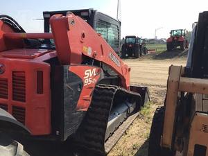 Chargeuse compacte sur pneus KUBOTA SVL95-2S 2019, 35 tonnes, moteur Caterpillar, pompe hydraulique Parker/Kawasaki, composants principaux (moteur) - Product Image 4