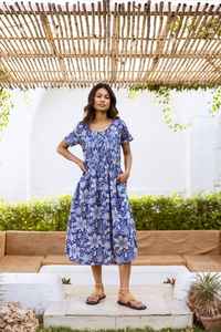 Robe bohème Alohi, fabriquée à la main, en coton pur, imprimée à la main, à motifs floraux, décontractée, occasionnelle, bleu et blanc, mode éthique - Product Image 3