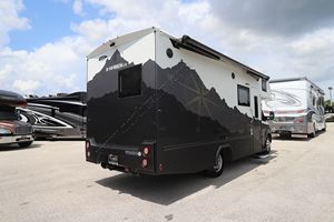 Caravane compacte 4x4 pour 4 à 6 personnes, réfrigérateur intégré, design moderne et léger, camping-car, véhicule de voyage, camping-car Mercedes. - Product Image 3