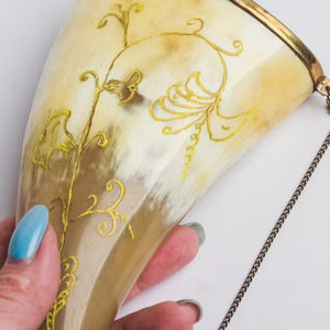 Tasse à corne à boire Viking authentique Divit | Chope à corne de bière médiévale authentique | Tasse à corne/Stein d'une capacité de 24oz. (Jarl, Poli) - Product Image 1