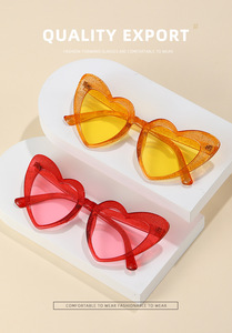 2025 Trendy Retro Stylish Oversized Light Weight Heart-shaped Sunglasses UV400 for <b>Men</b> or Women - Product Image 2
