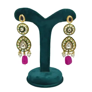 Elegantes Pendientes de Perlas Rosa Oscuro con Detalles Kundan, Accesorio de Joyería de Moda - Product Image 2