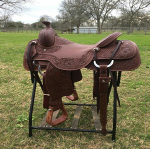 Selle Western avec un motif unique d'outillage floral et à défilement sur cuir foncé et conchos argentés, disponible au prix de gros. - Product Image 6