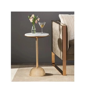 Table d'appoint tendance de qualité antique au design luxueux avec plateau en marbre et support au fini doré brillant au meilleur prix - Product Image 1