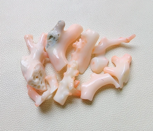 8 piezas de palo de Coral Rosa sombreado, cuentas de palo de Coral, lote de palo pulido suave japonés Natural, piedra preciosa de palo de Coral blanco - Product Image 1