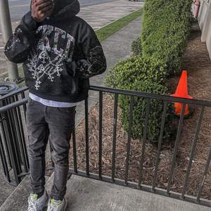 Sweat à capuche surdimensionné en molleton 100% coton 450 g/m², lavage à l'acide vintage, impression personnalisée de logo en strass DTG, délavé au soleil, écologique, hiver - Product Image 6