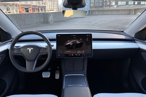 Tesla Model Y Performance 2023 Usado Premium, Doble Motor, Tracción en las Cuatro Ruedas, 303 Millas de Autonomía - Product Image 4
