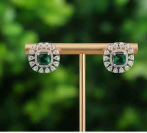 Design fantaisie à la mode blanc rhodium polonais CZ AD boucles d'oreilles hauts goujons élégants pour les femmes vêtements de fête parfaits et bijoux de mode quotidiens - Product Image 4