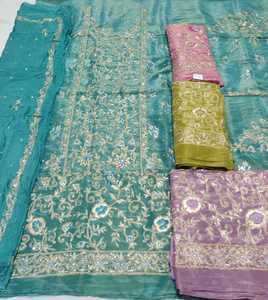 Costumes de créateur moderne brodés à la main indiens Fashion-Forward non cousus pour femmes pour les fêtes de style traditionnel - Product Image 1