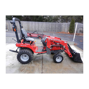 Tracteur utilitaire compact Massey Ferguson GC1725M à usage intensif conçu pour l'agriculture, l'aménagement paysager et le transport - Product Image 3