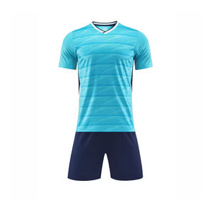 Ensemble de maillots et shorts de football en gros, personnalisable, respirant, en polyester, pour vêtements de sport pour hommes - Product Image 4