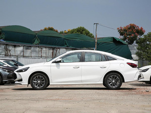 Voiture à essence modèle 2024 d'occasion, berline de haute qualité, conduite à gauche, intérieur foncé, sièges en cuir, pneus R17, pour l'exportation - Product Image 2