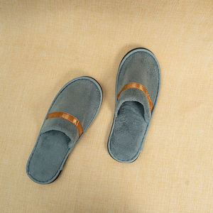 Einweg-Hotelpantoffeln aus Korallen-Fleece, weiche, bestickte <span class=keywords><strong>Spa</strong></span>-Slipper für Hotels und Spas - Product Image 1
