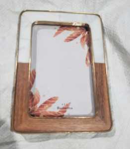 Cadre photo moderne en bois noir avec incrustation d'os, accent géométrique en laiton, cadre de table personnalisé pour la décoration intérieure - Product Image 2
