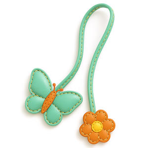 Charme de sac papillon en simili cuir PU à conception personnalisée en gros - Product Image 2