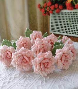 Bouquet de roses éternelles au crochet fait main, dégradé de couleurs, pour la décoration intérieure, les cadeaux de fêtes et les bouquets de mariée - Product Image 5