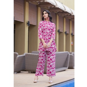 Conjunto de rayón étnico de nuevo estilo con bordado, trabajo de mangas completas, calidad asegurada por la exportación de ropa india y pakistaní - Product Image 1