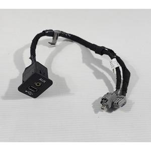 AUX/USB PRESA DODGE Journey 1ère Série 68068293AB (08>) - Product Image 1