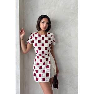 Shorts de Mujer con Elegantes Detalles de Encaje - Product Image 4