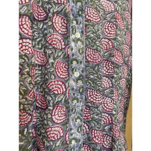 Chemise en mousseline de soie à imprimé floral vintage de luxe pour femmes, taille XL, style de mode quotidien avec décoration de logo en 3D pour l'été - Product Image 2