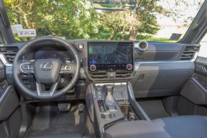 2024 Lexus GX 550 Sièges en cuir intérieur foncé de qualité supérieure Turbo FWDBoîte de vitesses manuelle automatique certifiée propre et équitablement uséAluminium - Product Image 5