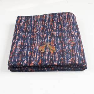 Nueva colección hecha a mano de tela de algodón floral con estampado tradicional en índigo para vestidos y decoración del hogar. - Product Image 4