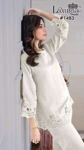 Popular conjunto de bordado verde pastel con detalles de encaje elegante y mangas acampanadas para mujer - Product Image 5