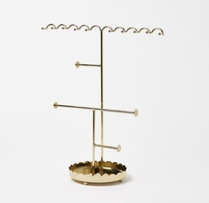 Porte-bijoux en fer forgé robuste avec une finition rustique parfaite pour les styles de décoration d'inspiration ferme ou vintage - Product Image 5