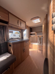 รถบ้านเคลื่อนที่ E=r=i=b=a N=o=v=a Touring 560 Mini Pop-Up Caravan Motorhome 4x4 สำหรับรถบรรทุก รองรับการนอน 4 คน ขนาด 1 ที่นอน เคลื่อนย้ายได้ - Product Image 4