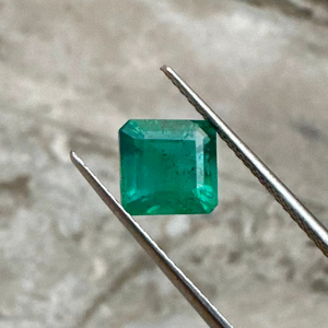 พลอยสีเขียวมรกตธรรมชาติแวววาวขนาด7มม. ได้รับการรับรองจากผู้ผลิต1.69กะรัต - Product Image 5