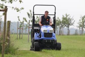 High Quality Iseki SXG 326 24V 2 Stroke <b>Lawn</b> <b>Mower</b> Durable Engine Hot Selling Wholesale Price Garden Grass Cutter Factory Supply - Product Image 2