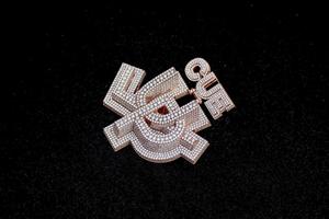 Hermoso collar con colgante de diamantes de calidad superior para regalo de aniversario Joyas disponibles a precios al por mayor - Product Image 4