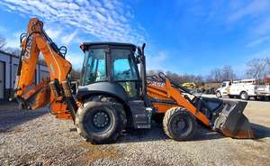 รถขุดตักล้อยาง Case 580SV ปี 2023 แบบมีห้องโดยสารปิด พร้อมอุปกรณ์เสริม  ประกอบด้วยเครื่องยนต์ มอเตอร์ ปั๊มเกียร์ และกระปุกเกียร์ - Product Image 2