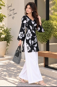 Blusa de Manga Larga con Cuello Cuadrado y Estampado Floral Negro para Mujer, Estilo Casual y Étnico, Kurti Corto para Mujer - Product Image 4