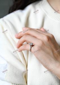 Anillo de Moissanita Redonda y Zafiro Rosa con Banda de Media Eternidad Infinita, Elegante Regalo para Mujer - Product Image 5