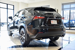 Lexus NX 2017 t 200 soigneusement utilisé avec les sièges en cuir de direction à gauche toit ouvrant panoramique - Product Image 4